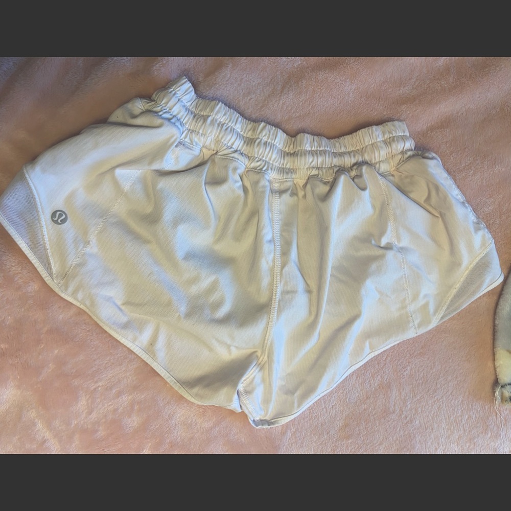 Lulu Lemon Hotty Hot Shorts 2.5 inches Size 4
